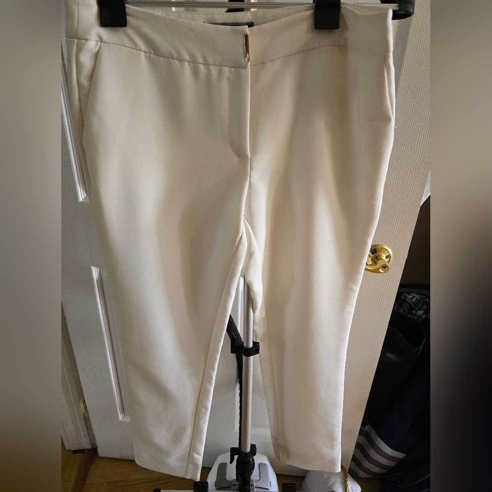 Le Chateau Cream Capris with Sleek Waistband and Subtle Sheen